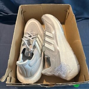 Adidas Women's ultraboost light w